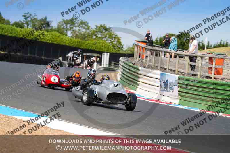 Vintage motorcycle club;eventdigitalimages;mallory park;mallory park trackday photographs;no limits trackdays;peter wileman photography;trackday digital images;trackday photos;vmcc festival 1000 bikes photographs